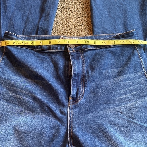 Free People Size 30 Denim Bell Bottom Jeans w/ Distressed Hem in EUC - Picture 9 of 10